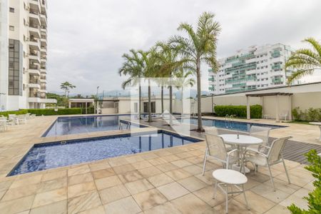 Apartamento à venda com 80m², 2 quartos e 2 vagasÁrea comum - Piscina