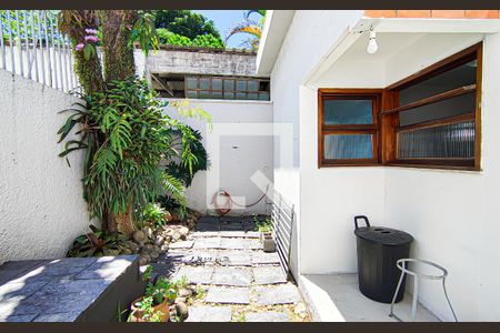 Casa à venda com 563m², 4 quartos e 5 vagas Casa à venda com 563m², 4 quartos e 5 vagasÁrea externa