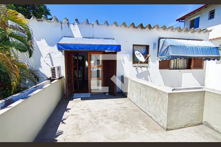 Casa à venda com 563m², 4 quartos e 5 vagas Casa à venda com 563m², 4 quartos e 5 vagasVaranda Suíte 2