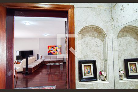 Casa à venda com 563m², 4 quartos e 5 vagas Casa à venda com 563m², 4 quartos e 5 vagaslavabo