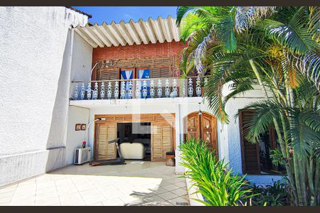 Casa à venda com 563m², 4 quartos e 5 vagas Casa à venda com 563m², 4 quartos e 5 vagasÁrea externa