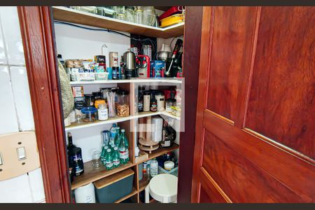 Casa à venda com 563m², 4 quartos e 5 vagas Casa à venda com 563m², 4 quartos e 5 vagascozinha