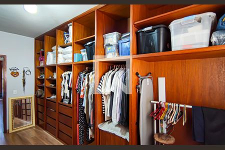 Casa à venda com 563m², 4 quartos e 5 vagas Casa à venda com 563m², 4 quartos e 5 vagasSuíte 3