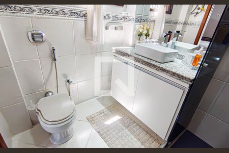 Casa à venda com 563m², 4 quartos e 5 vagas Casa à venda com 563m², 4 quartos e 5 vagasBanheiro suíte 2