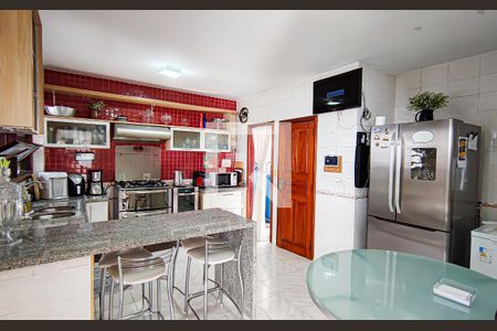 Casa à venda com 563m², 4 quartos e 5 vagas Casa à venda com 563m², 4 quartos e 5 vagascozinha