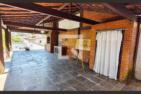 Casa à venda com 563m², 4 quartos e 5 vagas Casa à venda com 563m², 4 quartos e 5 vagasÁrea externa