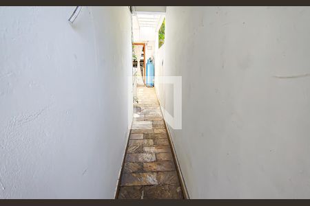 Casa à venda com 563m², 4 quartos e 5 vagas Casa à venda com 563m², 4 quartos e 5 vagascorredor lateral