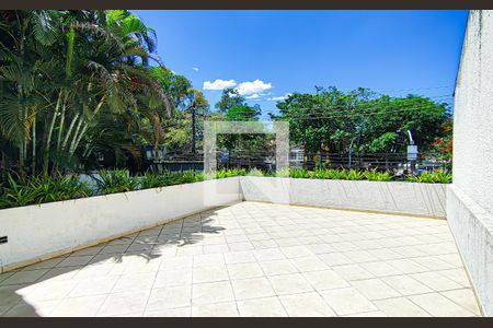 Casa à venda com 563m², 4 quartos e 5 vagas Casa à venda com 563m², 4 quartos e 5 vagasÁrea externa