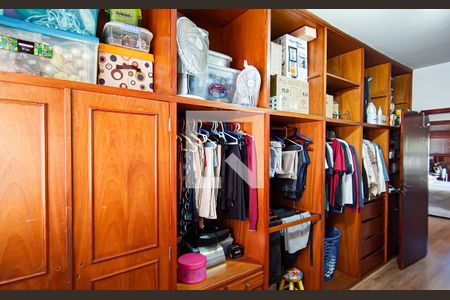 Casa à venda com 563m², 4 quartos e 5 vagas Casa à venda com 563m², 4 quartos e 5 vagasSuíte 3