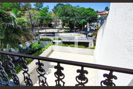 Casa à venda com 563m², 4 quartos e 5 vagas Casa à venda com 563m², 4 quartos e 5 vagasVaranda da Suíte 3