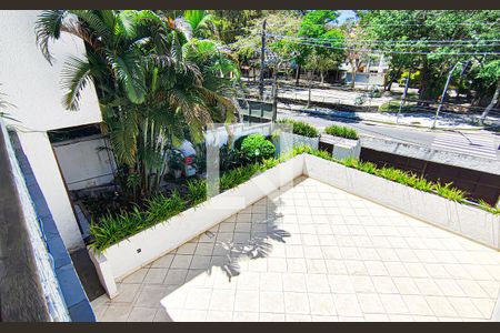 Casa à venda com 563m², 4 quartos e 5 vagas Casa à venda com 563m², 4 quartos e 5 vagasVaranda da Suíte 3