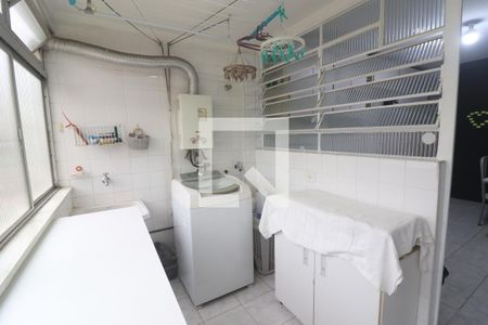 Apartamento à venda com 130m², 3 quartos e 1 vagaÁrea de serviço