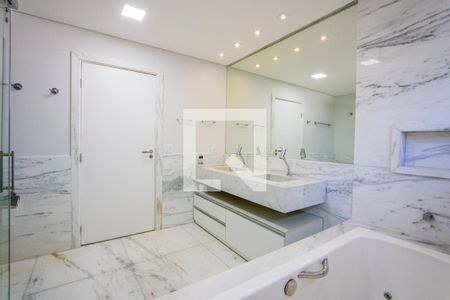 Casa à venda com 470m², 3 quartos e 3 vagas Casa à venda com 470m², 3 quartos e 3 vagasBanheiro do quarto 1