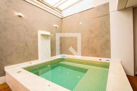 Casa à venda com 470m², 3 quartos e 3 vagas Casa à venda com 470m², 3 quartos e 3 vagasPiscina