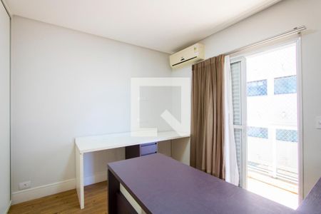 Casa à venda com 470m², 3 quartos e 3 vagas Casa à venda com 470m², 3 quartos e 3 vagasQuarto 3