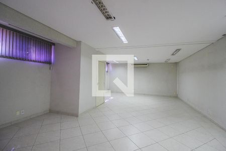 Casa à venda com 244m², 2 quartos e 5 vagas Casa à venda com 244m², 2 quartos e 5 vagasCasa 2