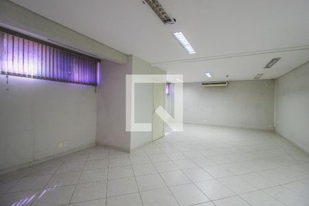 Casa à venda com 244m², 2 quartos e 5 vagas Casa à venda com 244m², 2 quartos e 5 vagasCasa 2