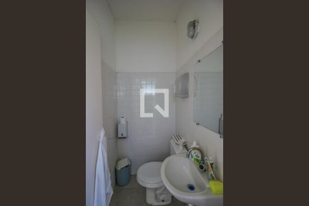 Casa à venda com 244m², 2 quartos e 5 vagas Casa à venda com 244m², 2 quartos e 5 vagasBanheiro