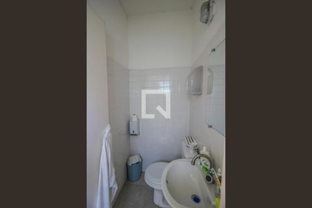 Casa à venda com 244m², 2 quartos e 5 vagas Casa à venda com 244m², 2 quartos e 5 vagasBanheiro