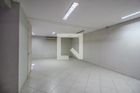 Casa à venda com 244m², 2 quartos e 5 vagas Casa à venda com 244m², 2 quartos e 5 vagasCasa 2