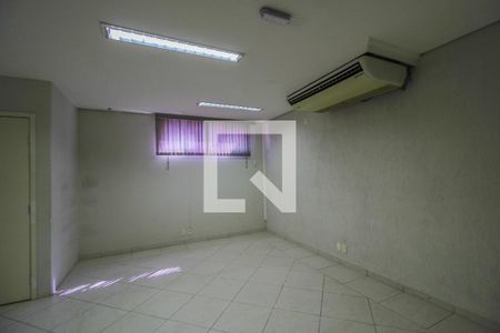 Casa à venda com 244m², 2 quartos e 5 vagas Casa à venda com 244m², 2 quartos e 5 vagasCasa 2