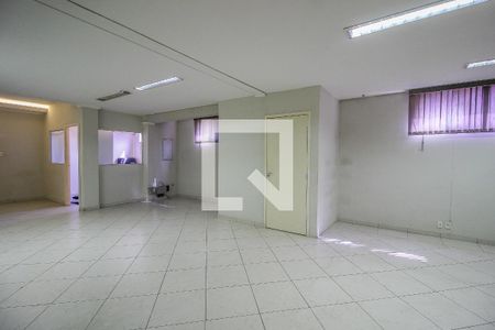 Casa à venda com 244m², 2 quartos e 5 vagas Casa à venda com 244m², 2 quartos e 5 vagasCasa 2