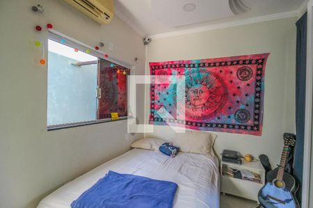 Casa à venda com 244m², 2 quartos e 5 vagas Casa à venda com 244m², 2 quartos e 5 vagasQuarto 2