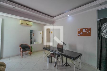 Casa à venda com 244m², 2 quartos e 5 vagas Casa à venda com 244m², 2 quartos e 5 vagasCasa 2