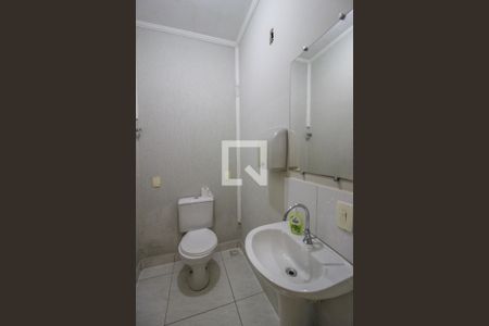 Casa à venda com 244m², 2 quartos e 5 vagas Casa à venda com 244m², 2 quartos e 5 vagasBanheiro Casa 2