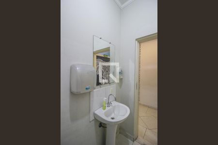 Casa à venda com 244m², 2 quartos e 5 vagas Casa à venda com 244m², 2 quartos e 5 vagasBanheiro Casa 2