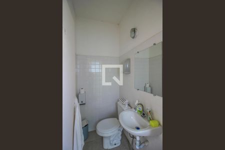 Casa à venda com 244m², 2 quartos e 5 vagas Casa à venda com 244m², 2 quartos e 5 vagasBanheiro