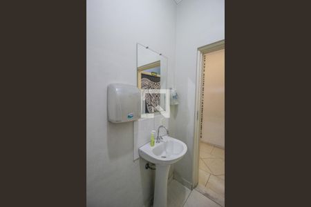 Casa à venda com 244m², 2 quartos e 5 vagas Casa à venda com 244m², 2 quartos e 5 vagasBanheiro Casa 2