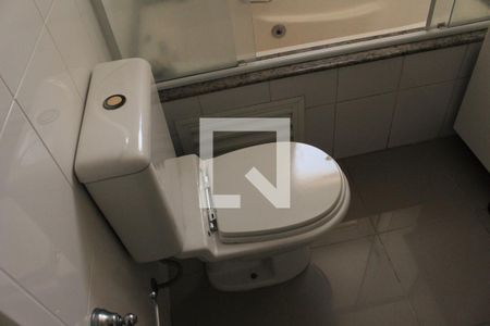 Apartamento à venda com 156m², 3 quartos e 3 vagasDetalhe - Banheiro suíte 1 - vaso