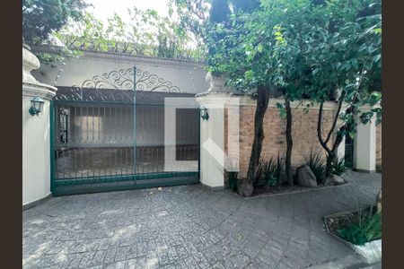 Casa à venda com 950m², 5 quartos e 5 vagas Casa à venda com 950m², 5 quartos e 5 vagasFachada