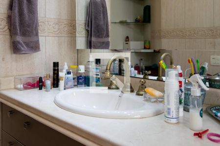 Casa à venda com 950m², 5 quartos e 5 vagas Casa à venda com 950m², 5 quartos e 5 vagasBanheiro Suíte 4