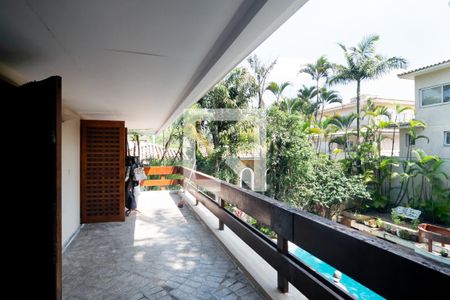 Casa à venda com 950m², 5 quartos e 5 vagas Casa à venda com 950m², 5 quartos e 5 vagasVaranda Suíte 3 e 4