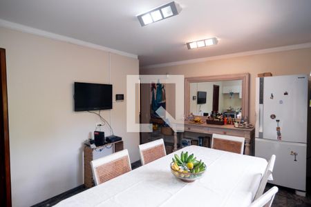 Casa à venda com 950m², 5 quartos e 5 vagas Casa à venda com 950m², 5 quartos e 5 vagasCozinha