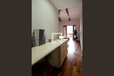 Casa à venda com 950m², 5 quartos e 5 vagas Casa à venda com 950m², 5 quartos e 5 vagasSuíte 4