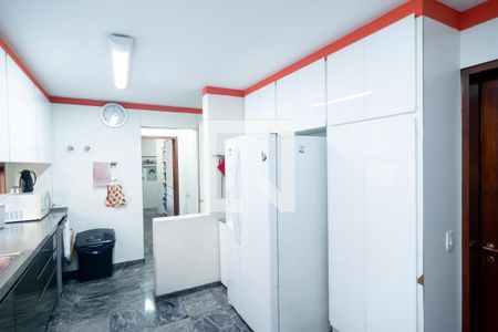 Casa à venda com 950m², 5 quartos e 5 vagas Casa à venda com 950m², 5 quartos e 5 vagasCozinha