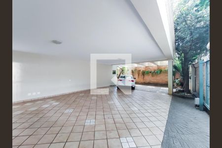 Casa à venda com 950m², 5 quartos e 5 vagas Casa à venda com 950m², 5 quartos e 5 vagasGaragem