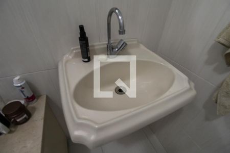 Casa à venda com 130m², 4 quartos e 3 vagas Casa à venda com 130m², 4 quartos e 3 vagasBanheiro