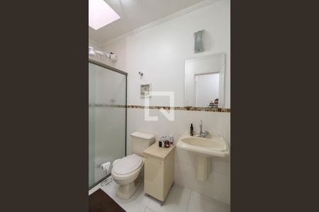 Casa à venda com 130m², 4 quartos e 3 vagas Casa à venda com 130m², 4 quartos e 3 vagasBanheiro