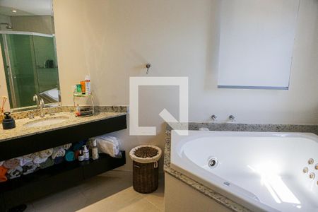 Apartamento à venda com 169m², 2 quartos e 3 vagas Apartamento à venda com 169m², 2 quartos e 3 vagasBanheiro da Suíte 1