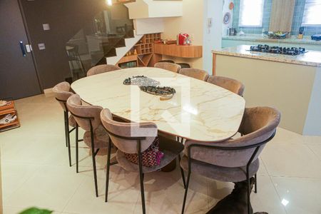 Apartamento à venda com 169m², 2 quartos e 3 vagas Apartamento à venda com 169m², 2 quartos e 3 vagasMesa de Jantar