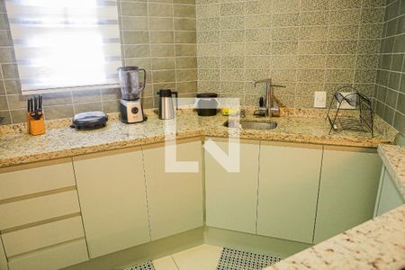 Apartamento à venda com 169m², 2 quartos e 3 vagas Apartamento à venda com 169m², 2 quartos e 3 vagasCozinha