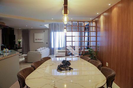 Apartamento à venda com 169m², 2 quartos e 3 vagas Apartamento à venda com 169m², 2 quartos e 3 vagasDestalhe da cortina