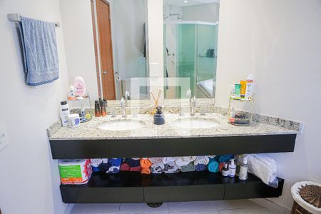 Apartamento à venda com 169m², 2 quartos e 3 vagas Apartamento à venda com 169m², 2 quartos e 3 vagasBanheiro da Suíte 1