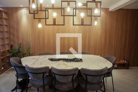 Apartamento à venda com 169m², 2 quartos e 3 vagas Apartamento à venda com 169m², 2 quartos e 3 vagasMesa de Jantar