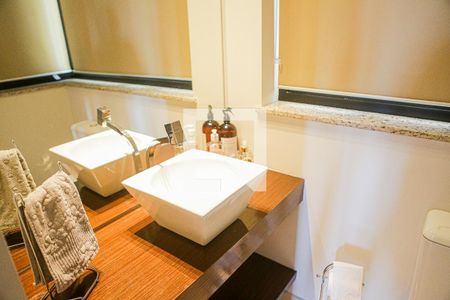 Apartamento à venda com 169m², 2 quartos e 3 vagas Apartamento à venda com 169m², 2 quartos e 3 vagasLavabo