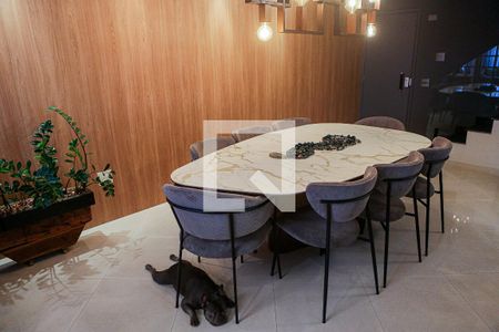 Apartamento à venda com 169m², 2 quartos e 3 vagas Apartamento à venda com 169m², 2 quartos e 3 vagasMesa de Jantar